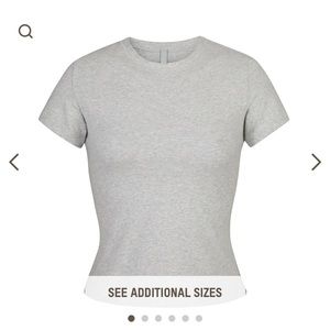 SKIMS // cotton collection // jersey short sleeve Tee // size xxs // light grey